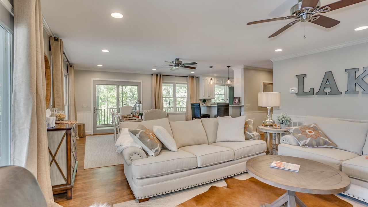 Photo of Livingroom in Northport