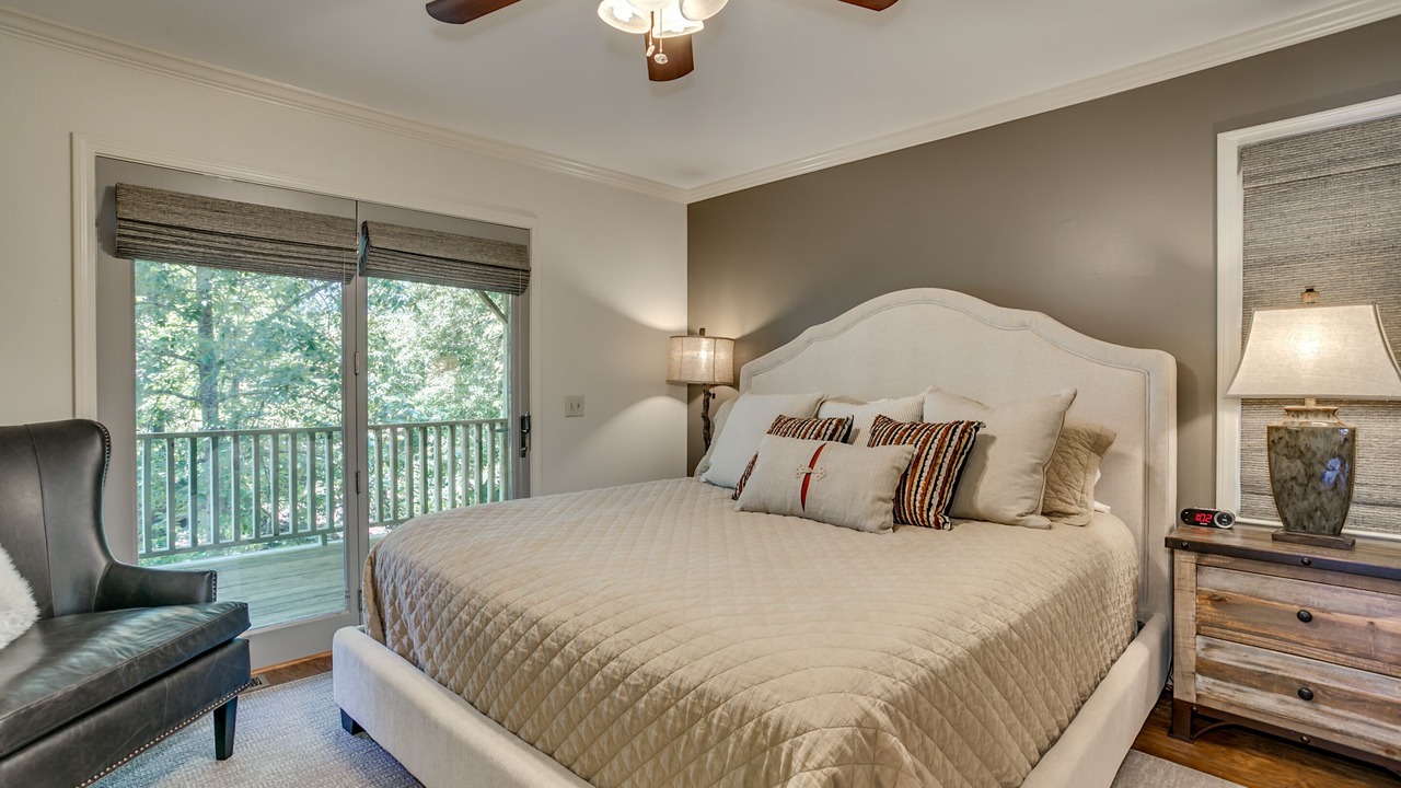 Photo of Bedroom in Northport