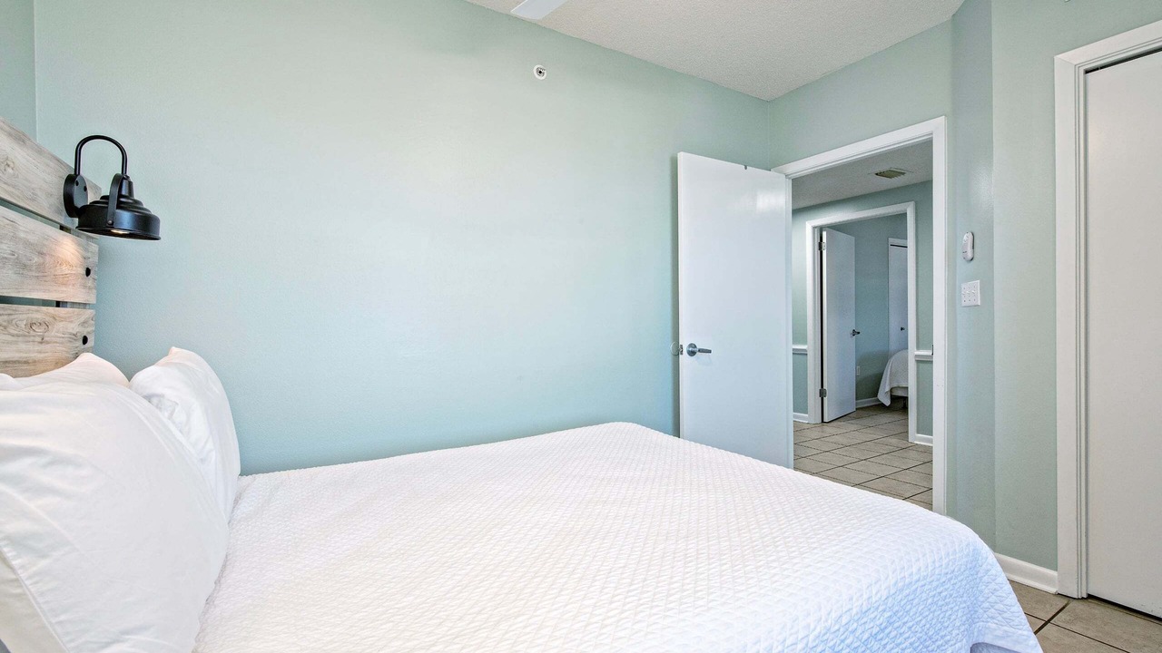 Photo of Bedroom in Orange Beach East
