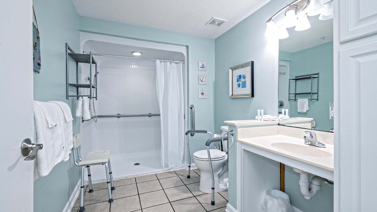Photo of Bathroom in Orange Beach East