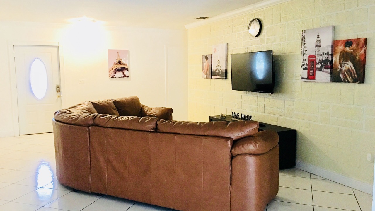 Photo of Livingroom in Cutler Bay