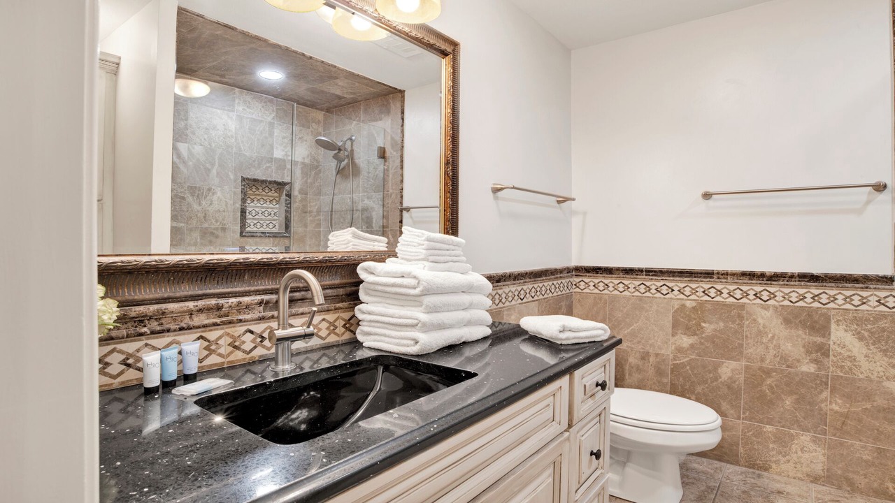 Photo of Bathroom in Orange Beach East