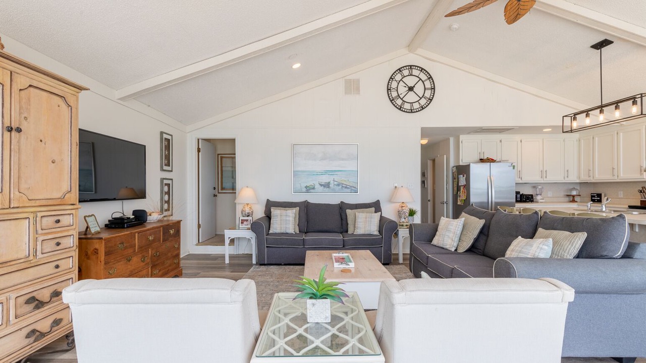Photo of Livingroom in Surf Side Shores
