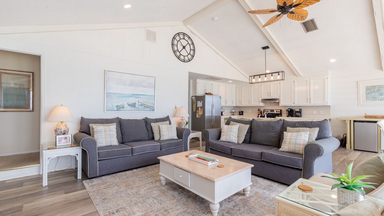 Photo of Livingroom in Surf Side Shores