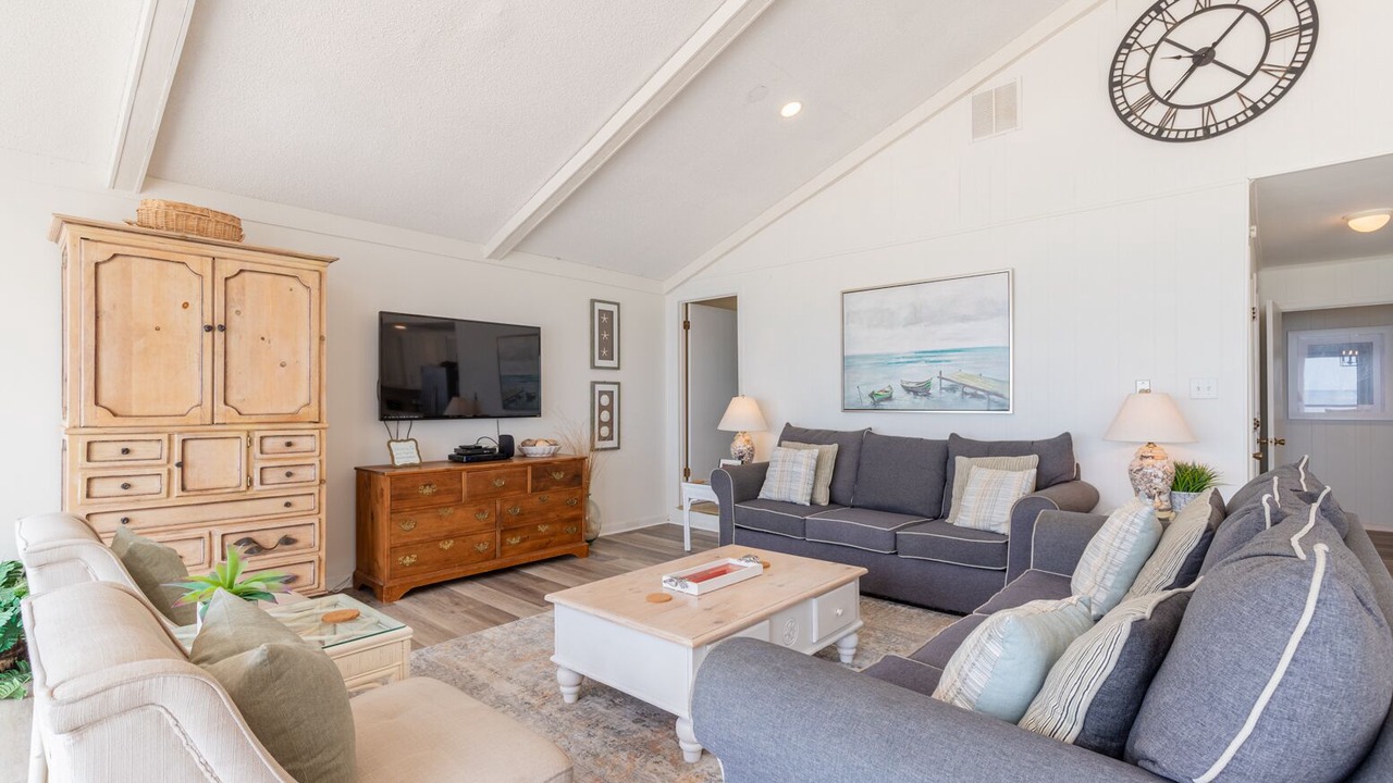 Photo of Livingroom in Surf Side Shores