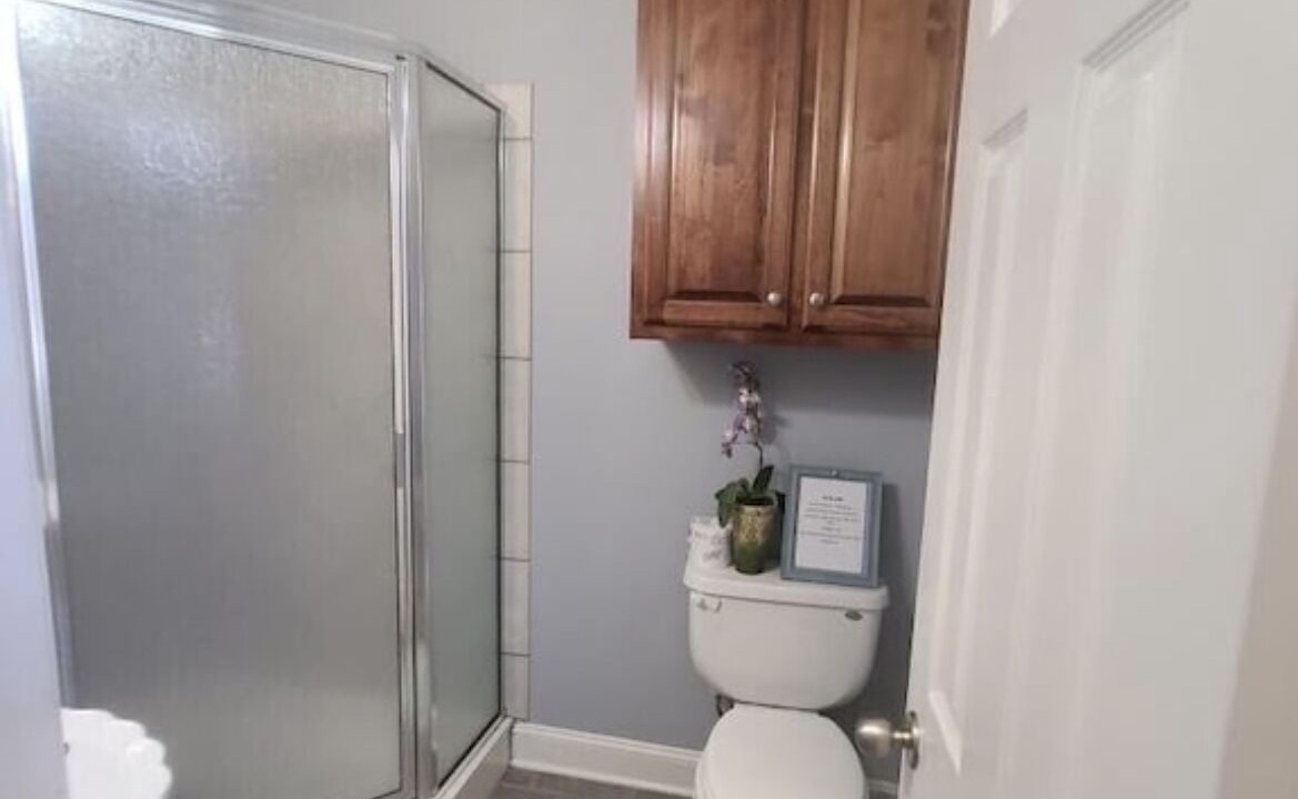Photo of Bathroom in Guntersville