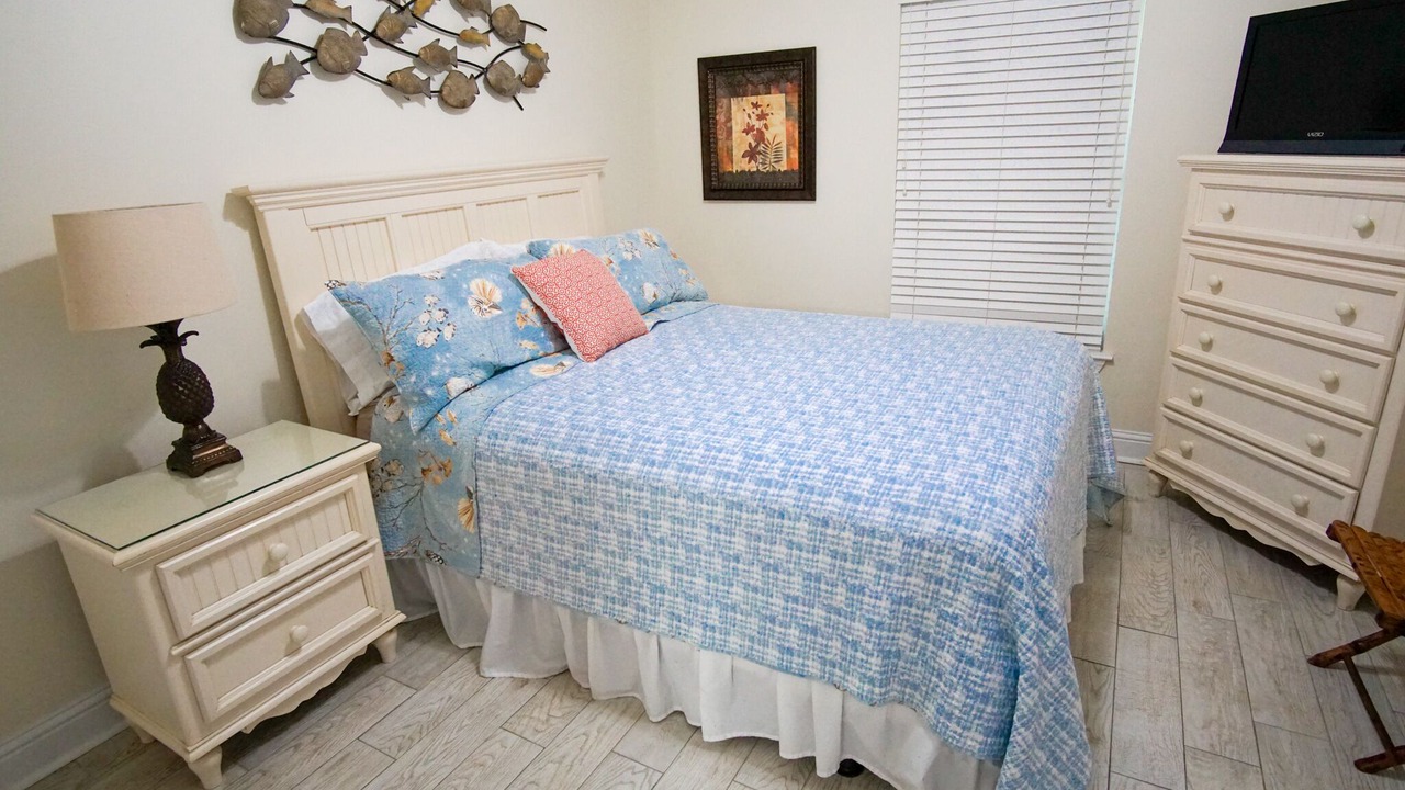 Photo of Bedroom in Gulf Shores