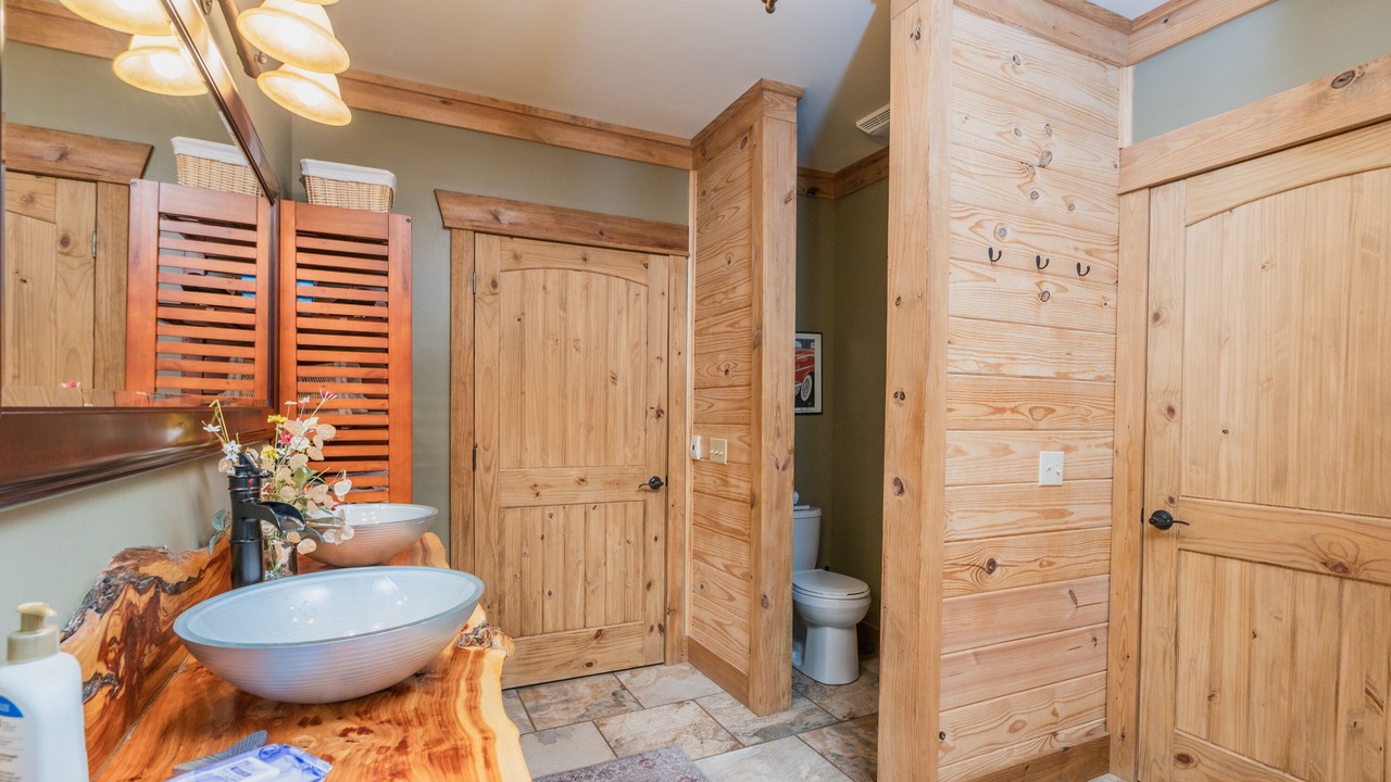 Photo of Bathroom in Guntersville