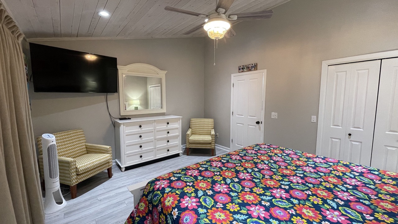 Photo of Bedroom in Biltmore Beach
