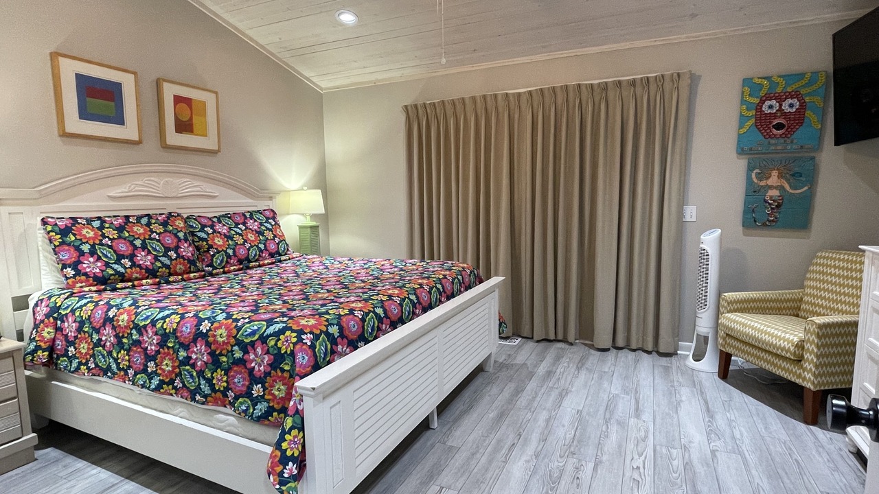 Photo of Bedroom in Biltmore Beach