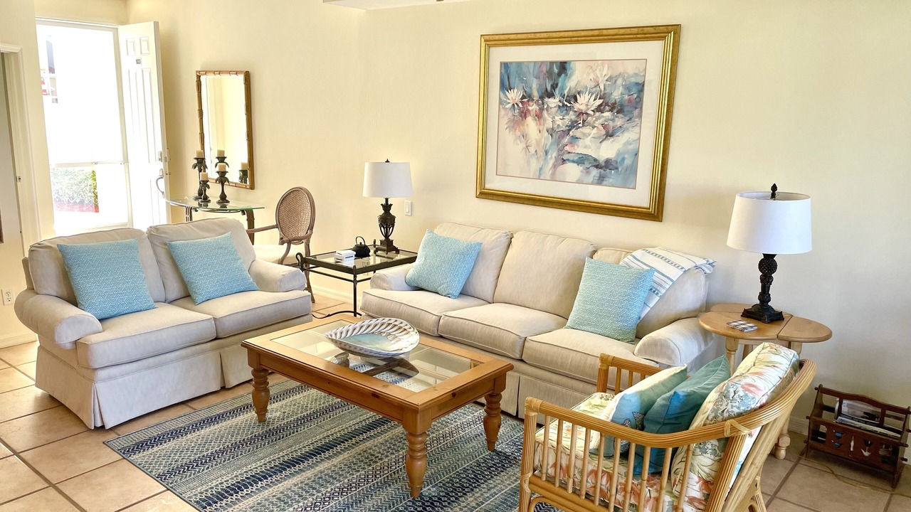 Photo of Livingroom in Pelican Bay