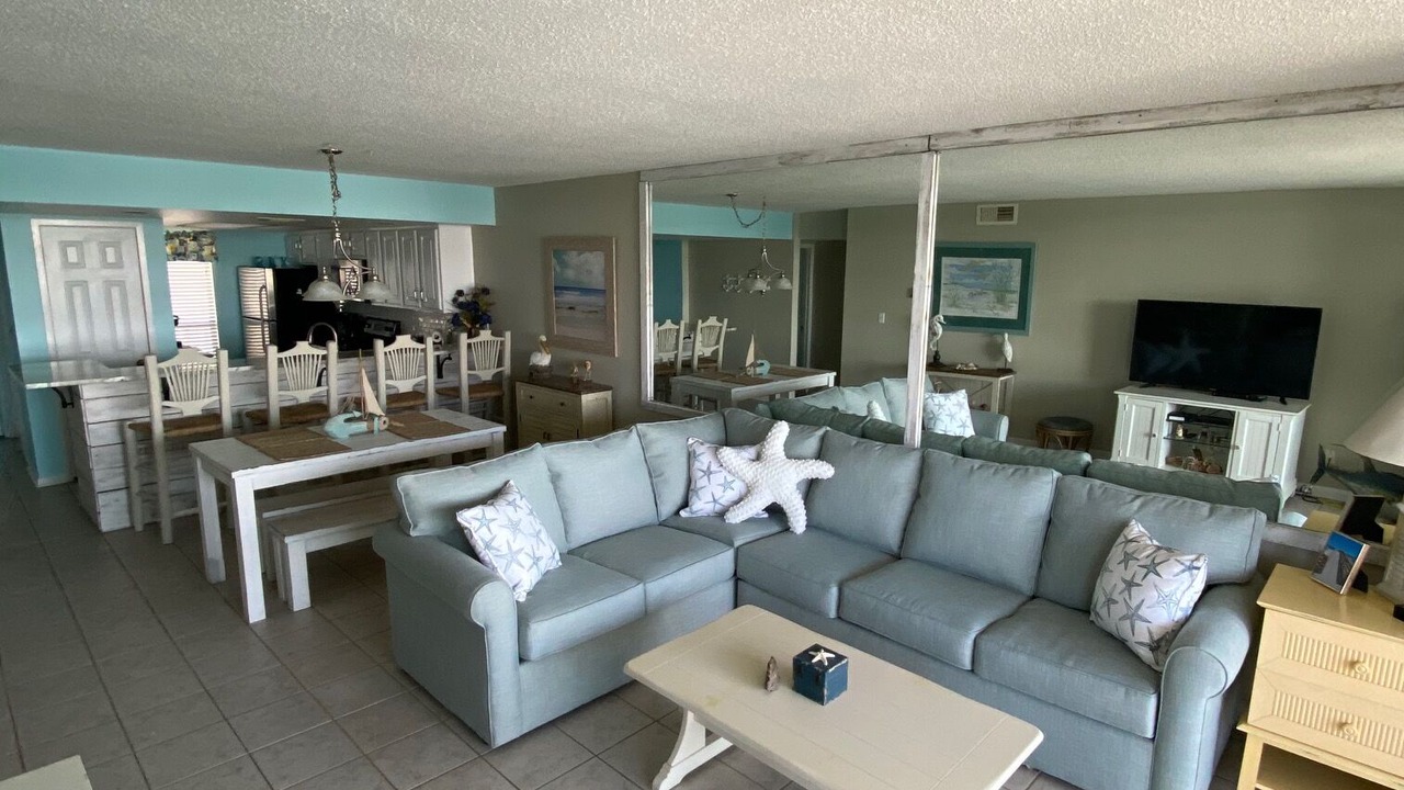 Photo of Livingroom in Orange Beach East