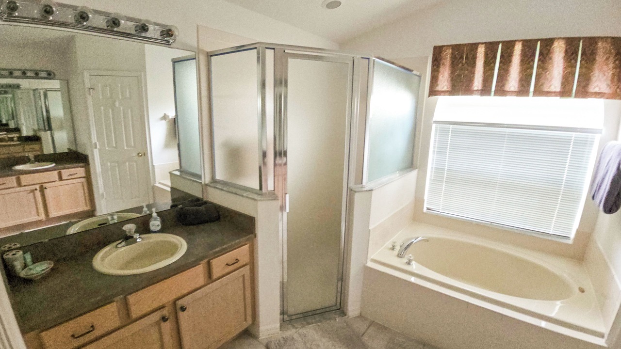 Photo of Bathroom in Orange Tree