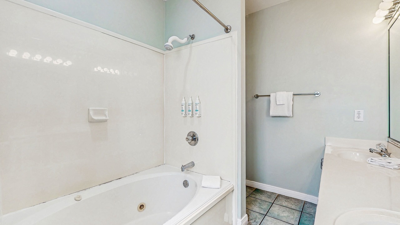 Photo of Bathroom in Dauphin Island