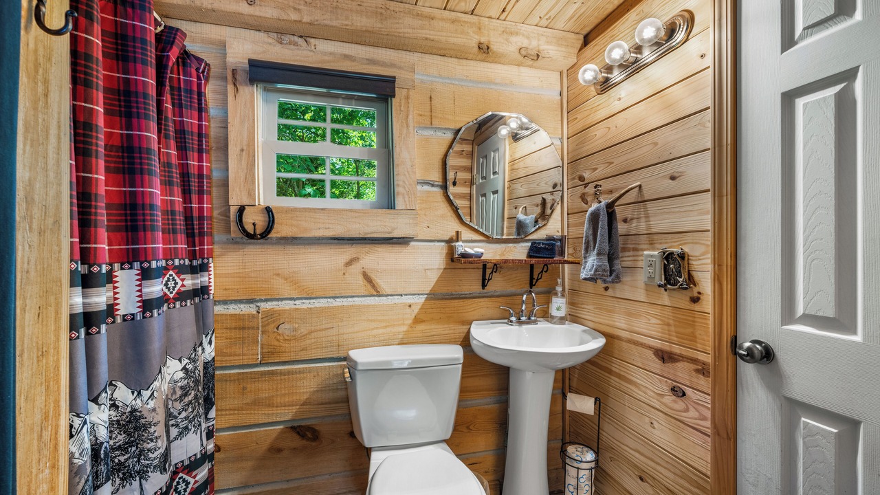 Photo of Bathroom in Fort Payne