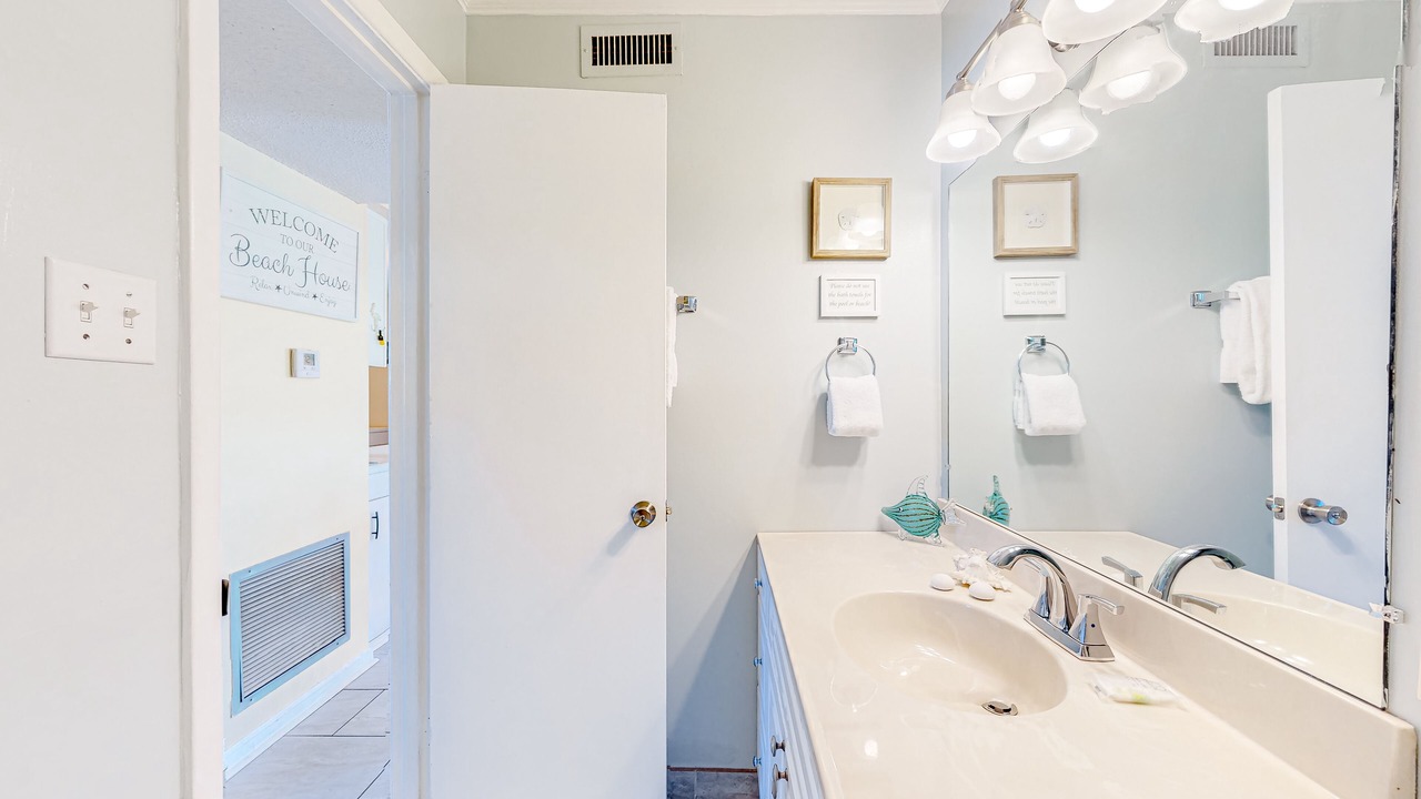 Photo of Bathroom in Dauphin Island