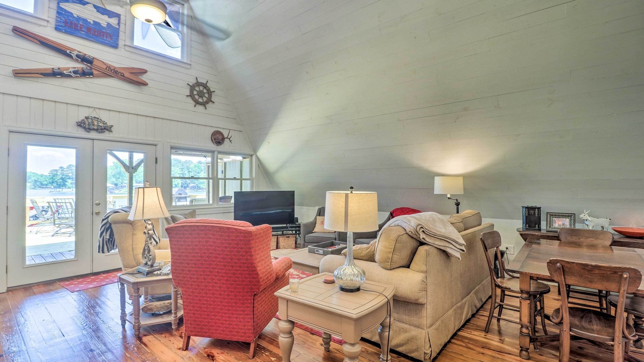 Photo of Livingroom in Little Kowaliga
