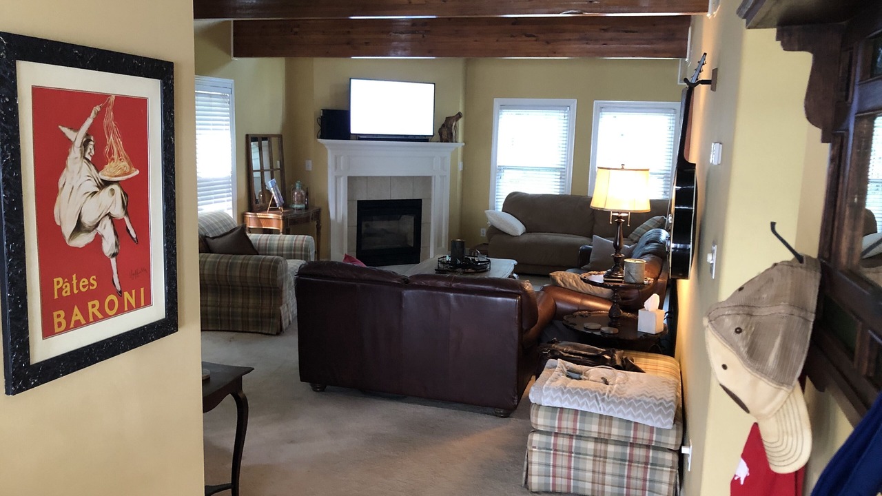 Photo of Livingroom in Hillsboro