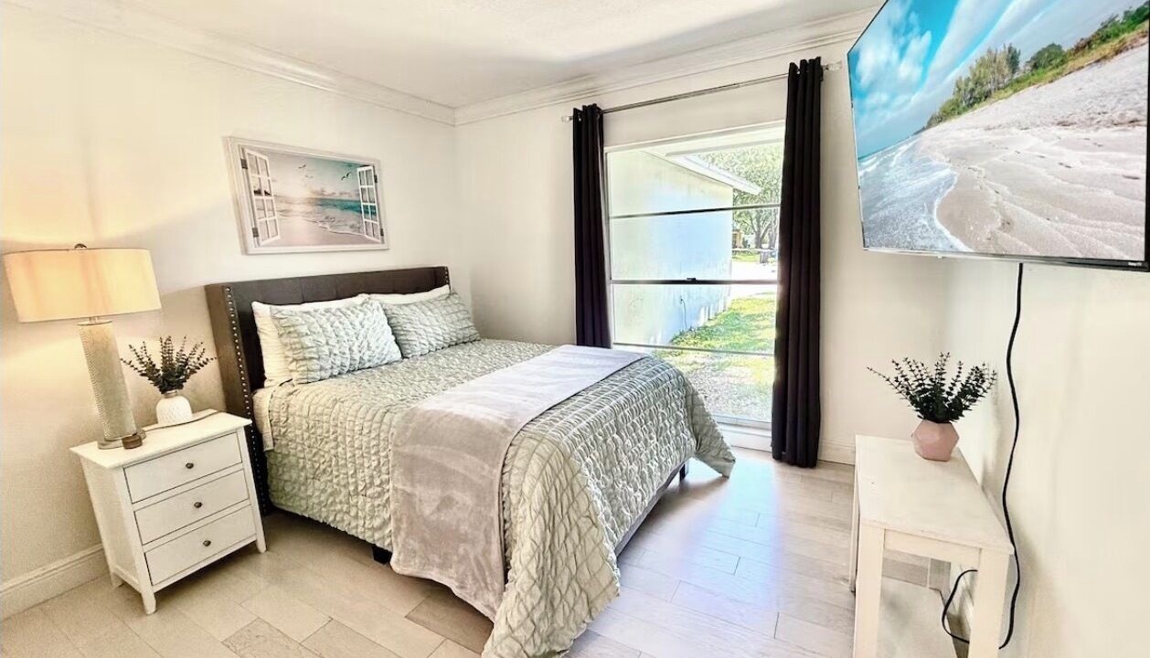 Photo of Bedroom in Bearss Plaza