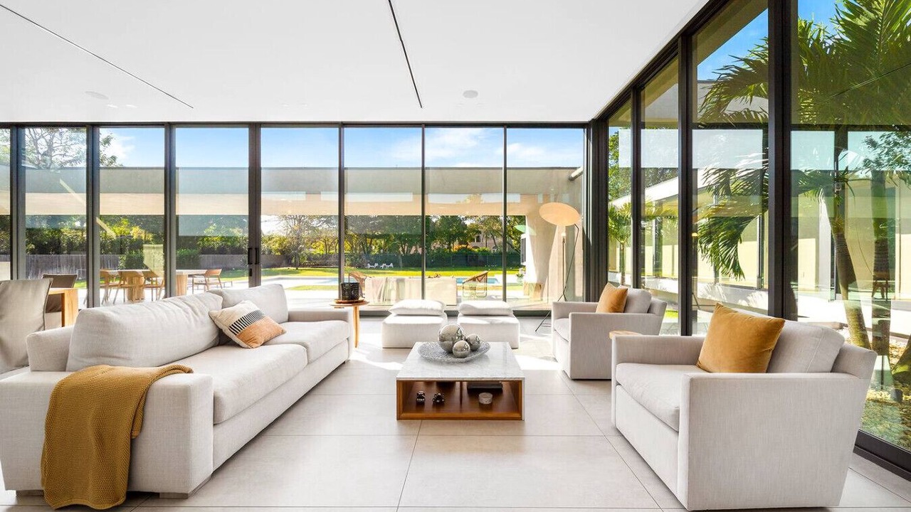 Photo of Livingroom in Pinecrest