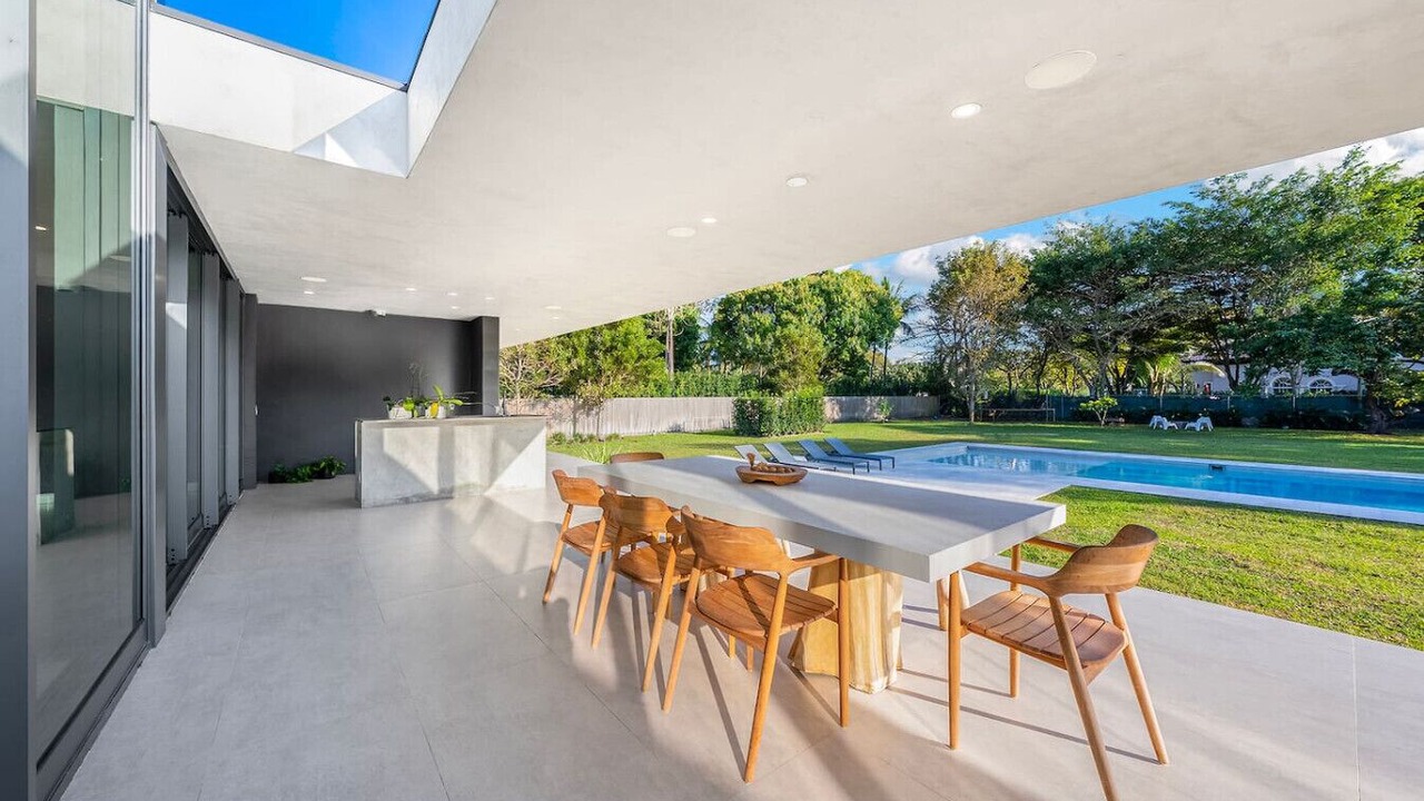 Photo of Outdoor in Pinecrest