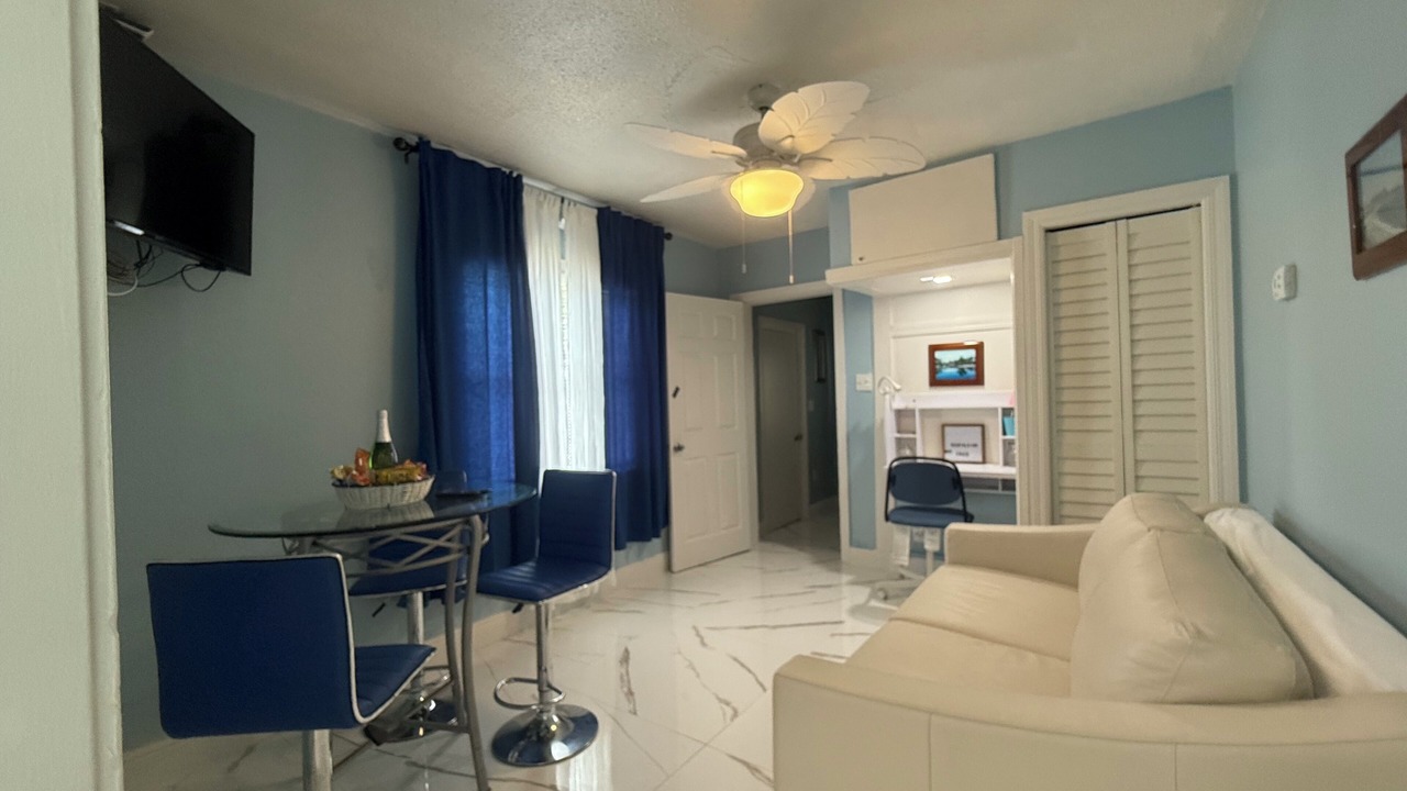 Photo of Livingroom in Bearss Plaza