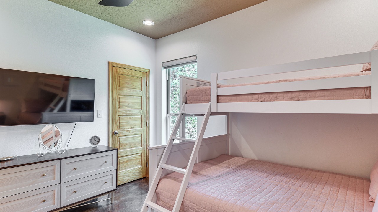 Photo of Bedroom in Ono Island