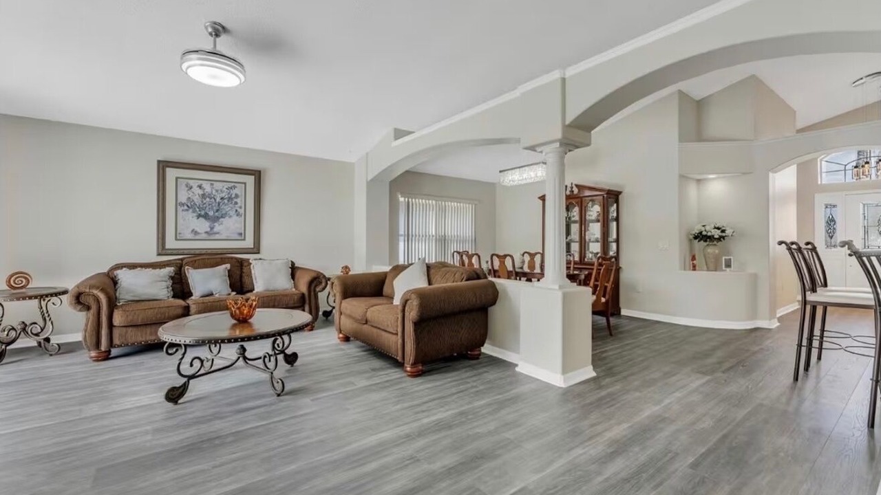 Photo of Livingroom in Eagle Pointe South