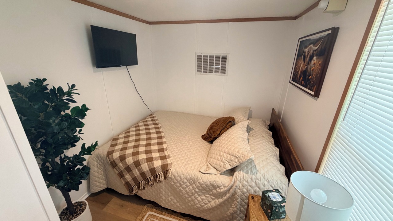 Photo of Bedroom in Suncoast Estates
