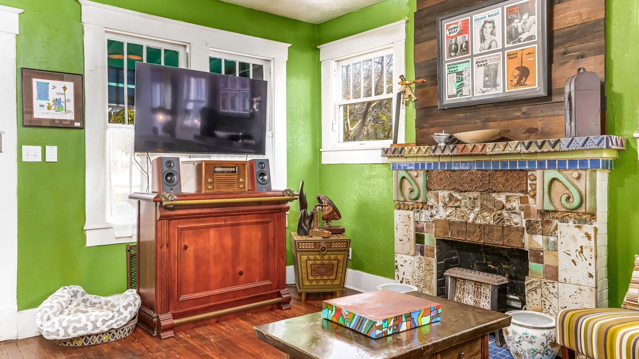 Photo of Livingroom in East Hill
