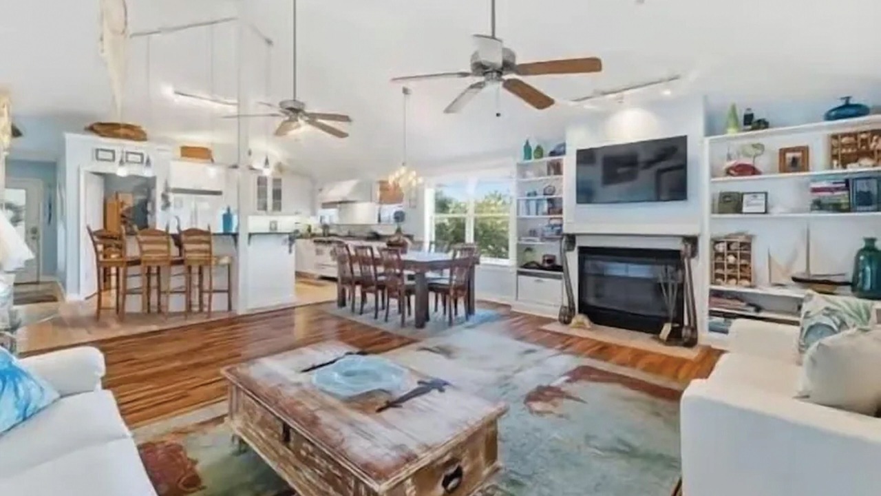 Photo of Livingroom in Ocean Springs