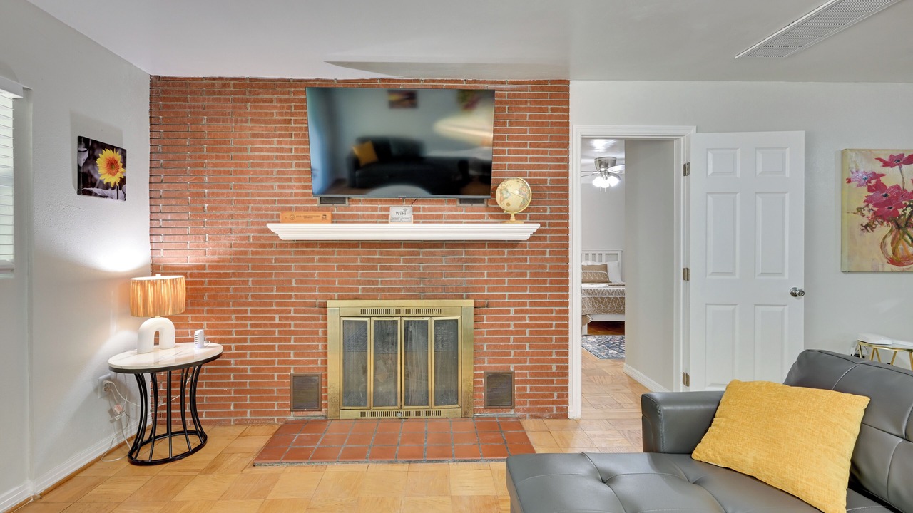 Photo of Livingroom in Bearss Plaza