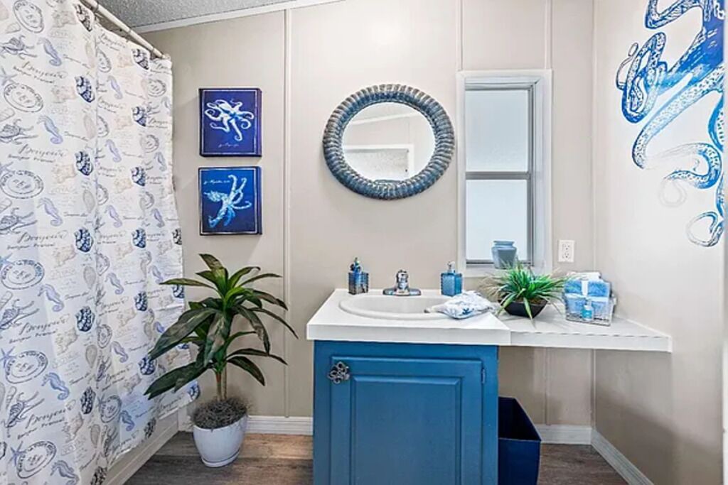Photo of Bathroom in Suwannee