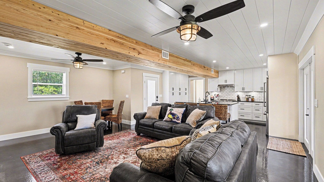 Photo of Livingroom in Poinsett Acres