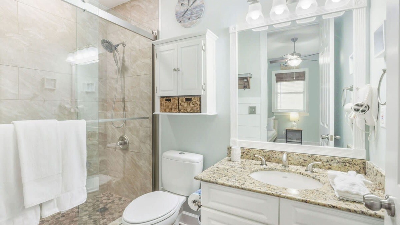 Photo of Bathroom in Orange Beach East
