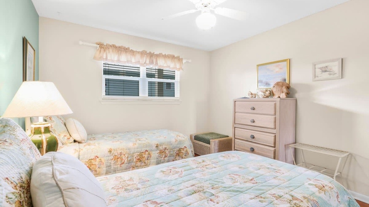 Photo of Bedroom in Orange Beach East