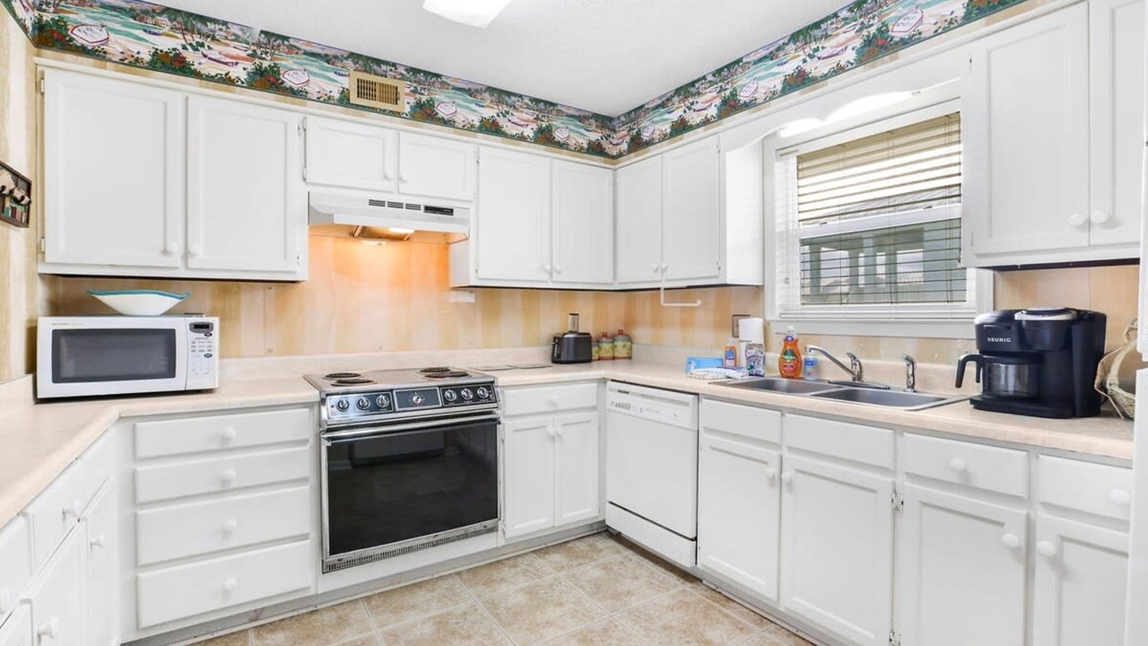 Photo of Kitchen in Orange Beach East