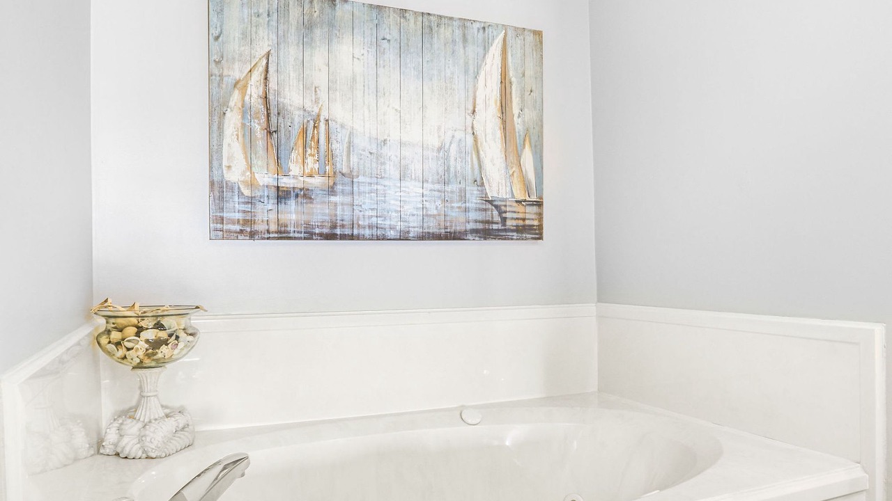 Photo of Bathroom in Orange Beach East