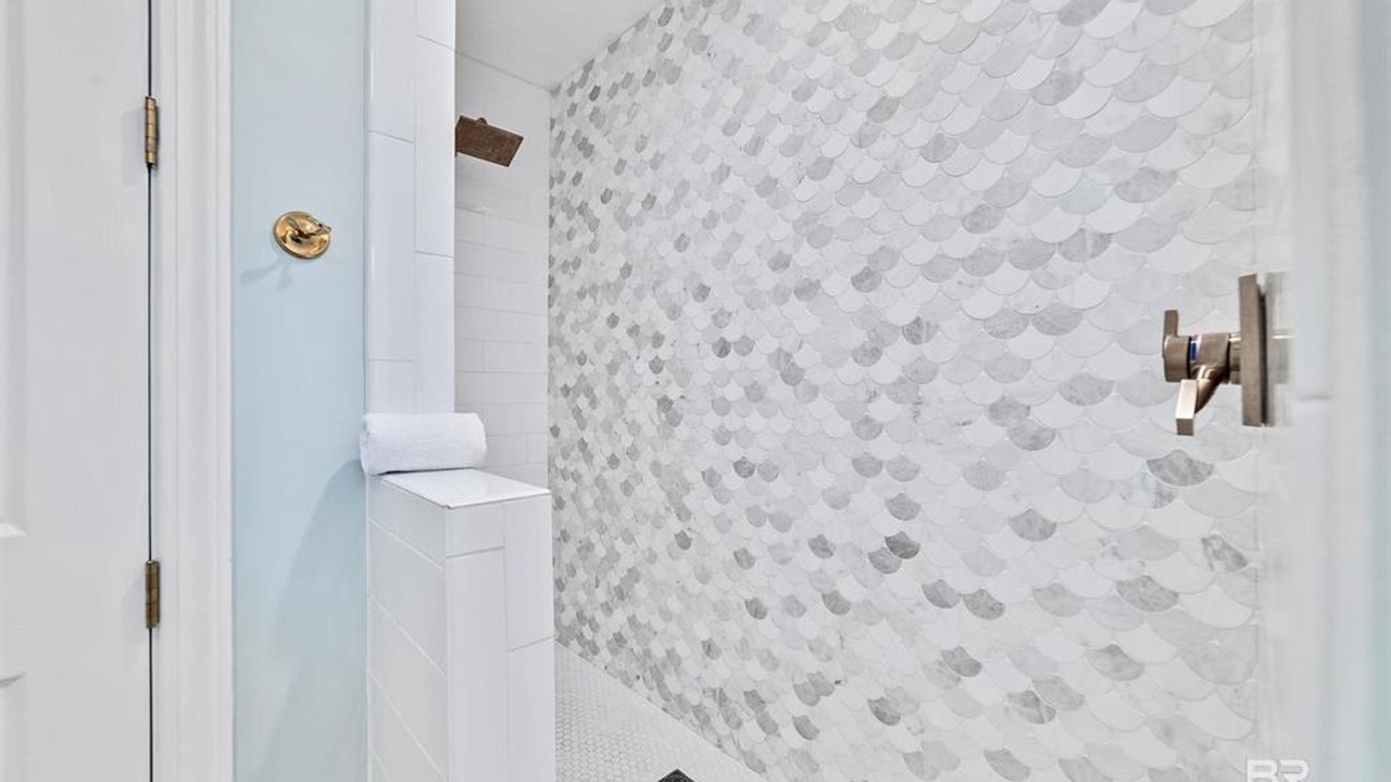 Photo of Bathroom in Orange Beach East