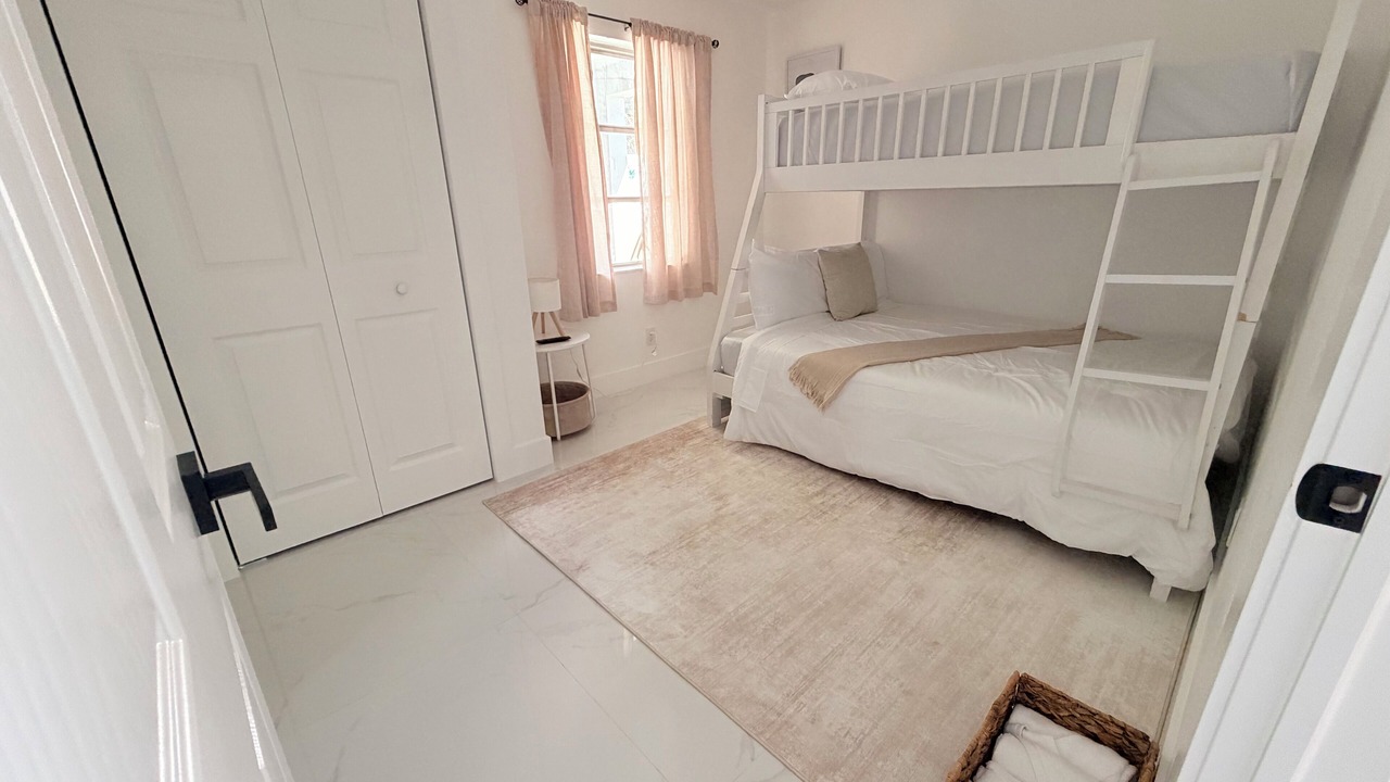 Photo of Bedroom in Miami Gardens
