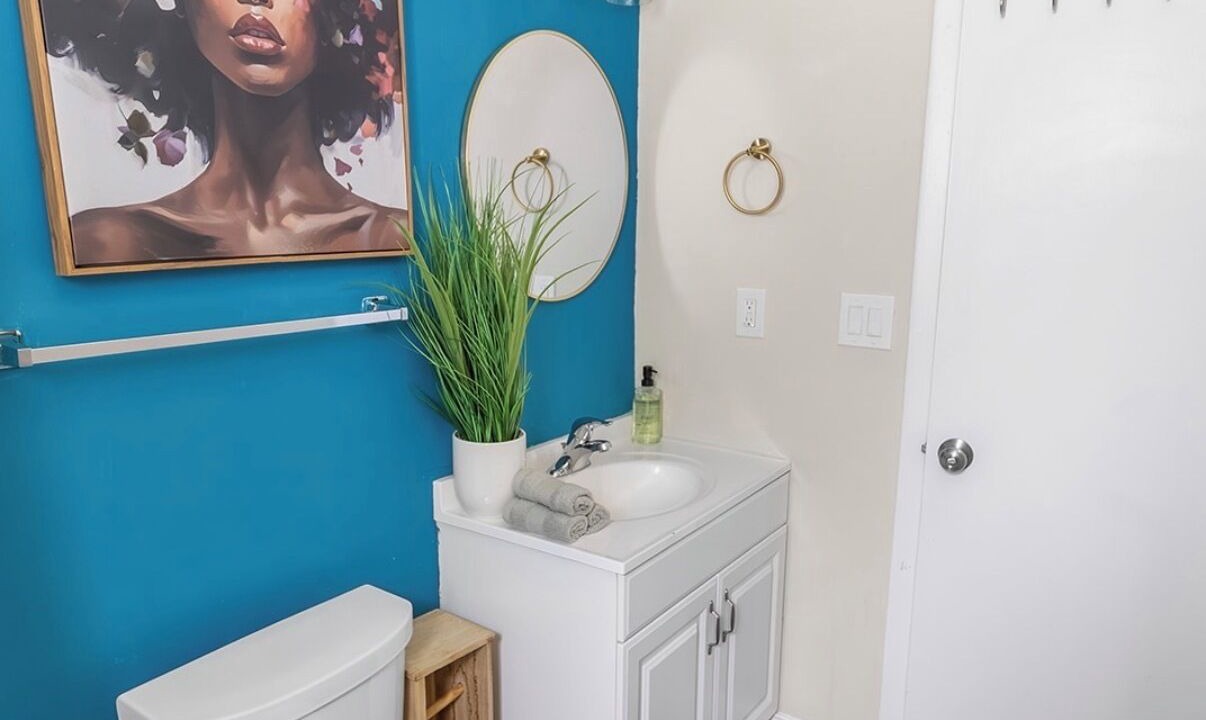 Photo of Bathroom in Carver City - Lincoln Gardens