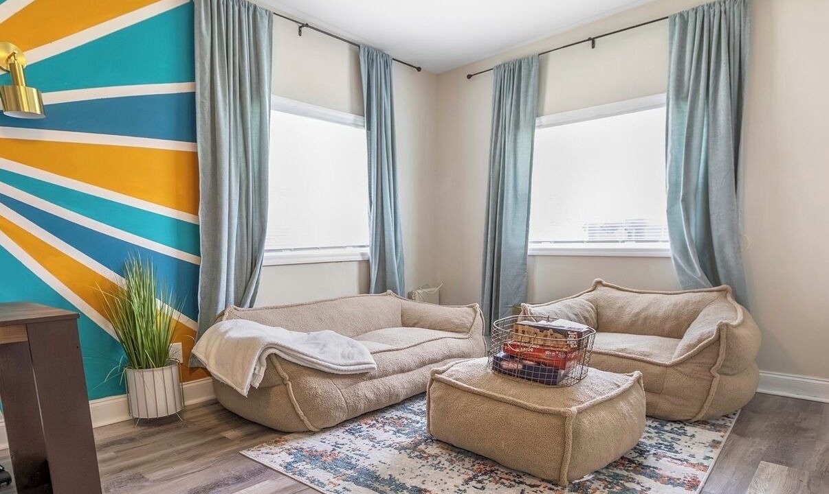Photo of Livingroom in Carver City - Lincoln Gardens