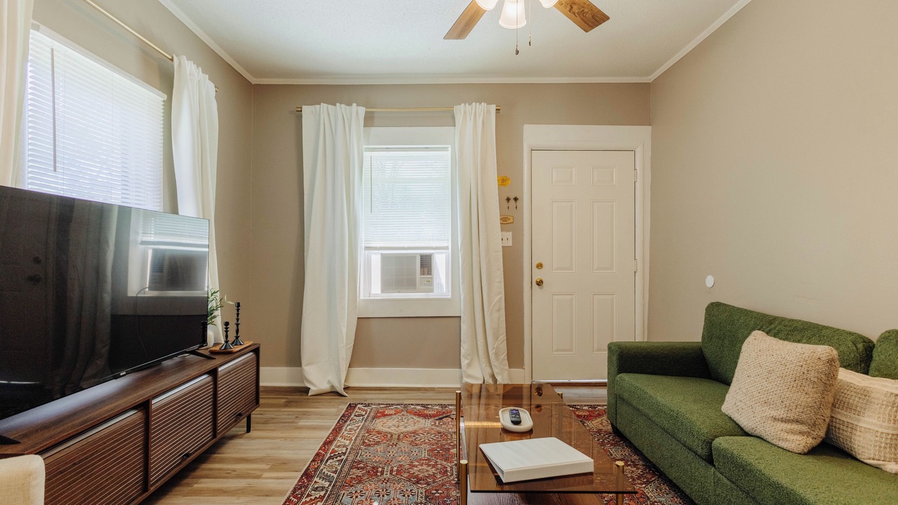 Photo of Livingroom in Crosstown