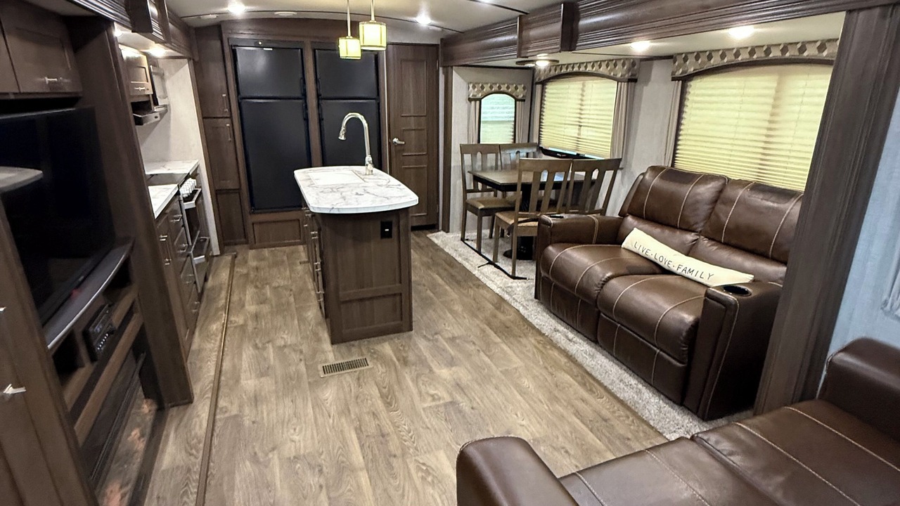 Photo of Livingroom in Foley
