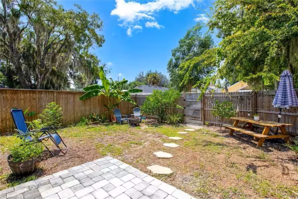 Photo of Outdoor in Pleasant Street