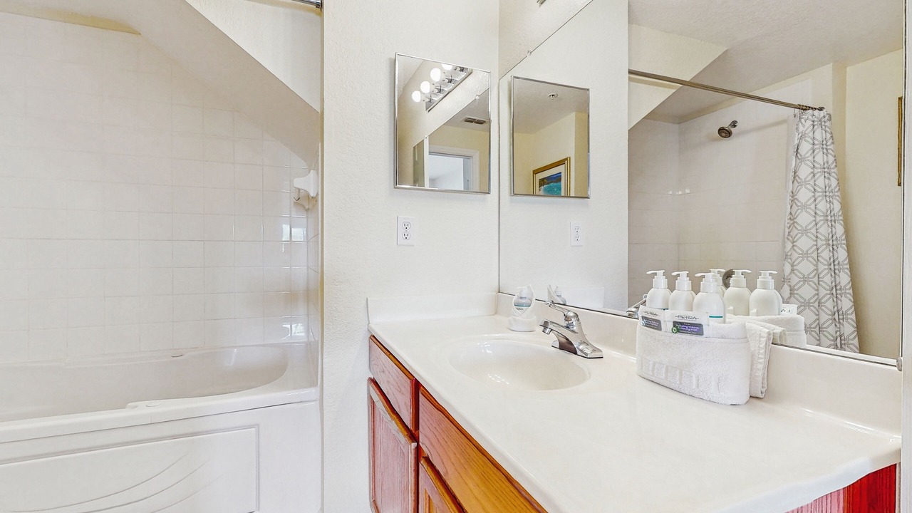 Photo of Bathroom in Venetian Bay Villages