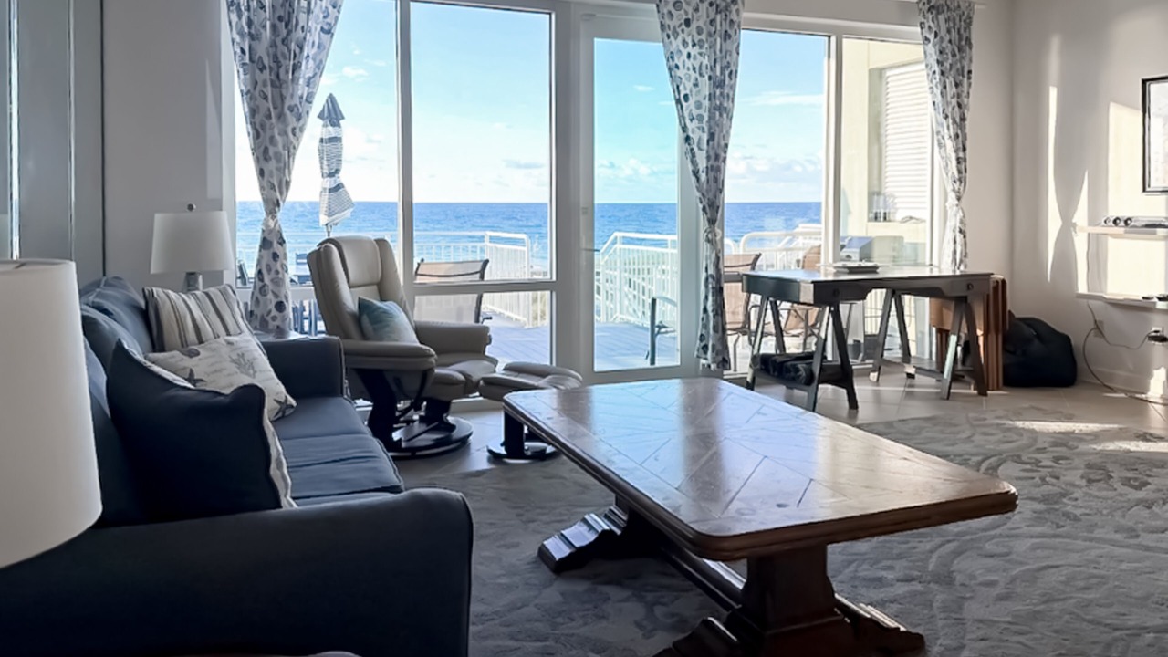 Photo of Livingroom in White Sands