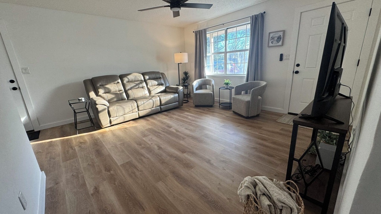Photo of Livingroom in Milton