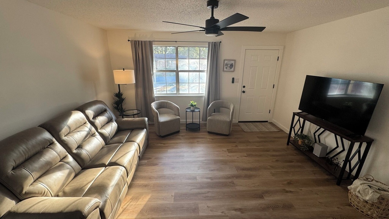 Photo of Livingroom in Milton