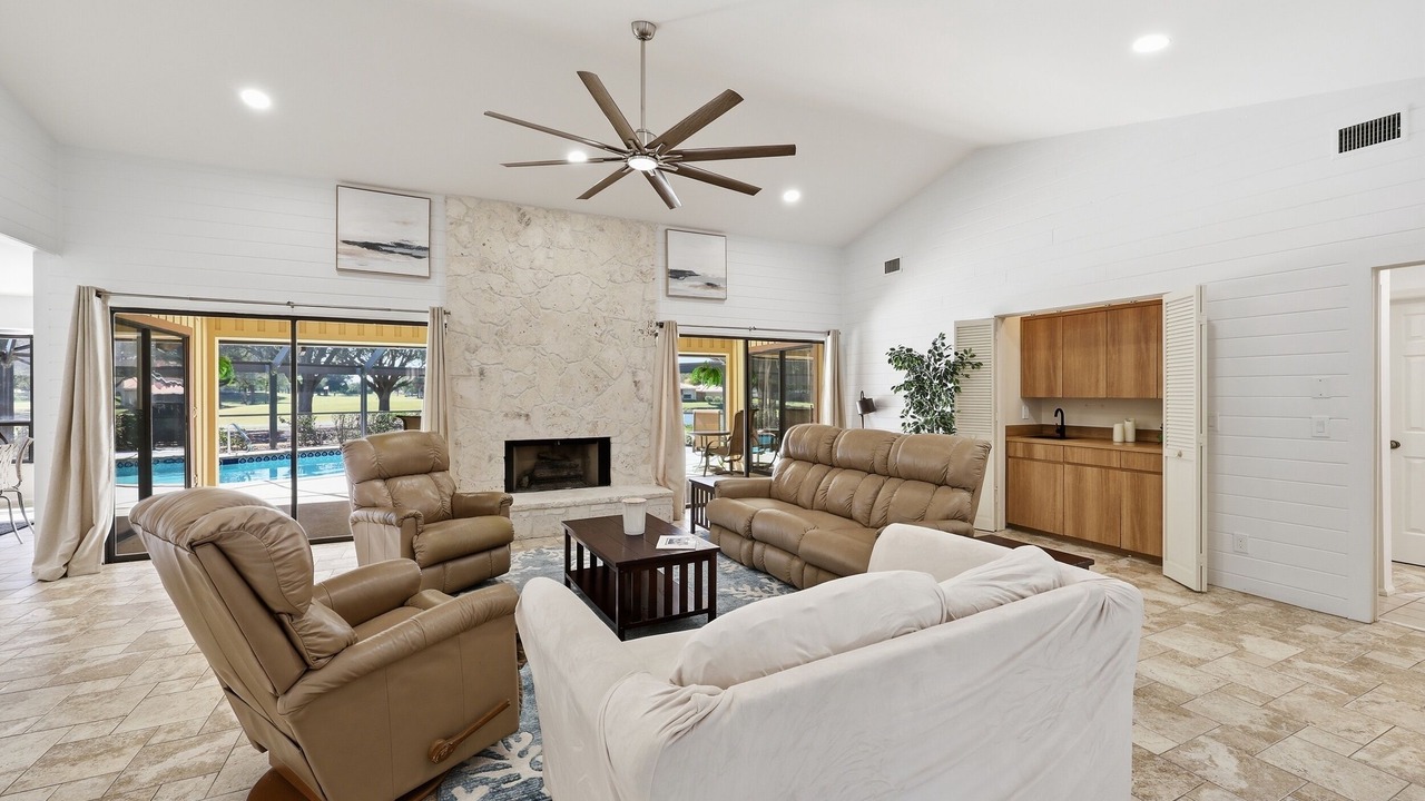 Photo of Livingroom in Hunt Club